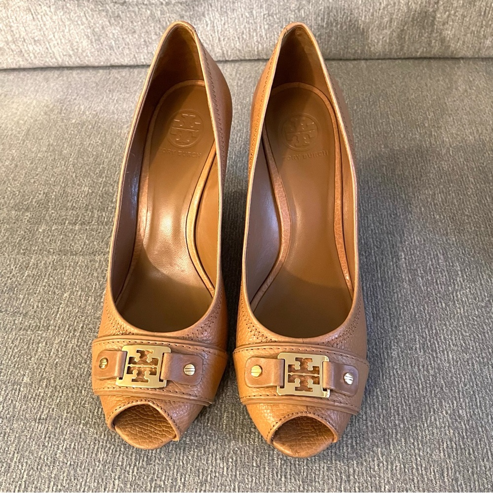 Tory Burch Peep Toe Wedge Tan Leather Womens Shoes 11 M Buckle Logo